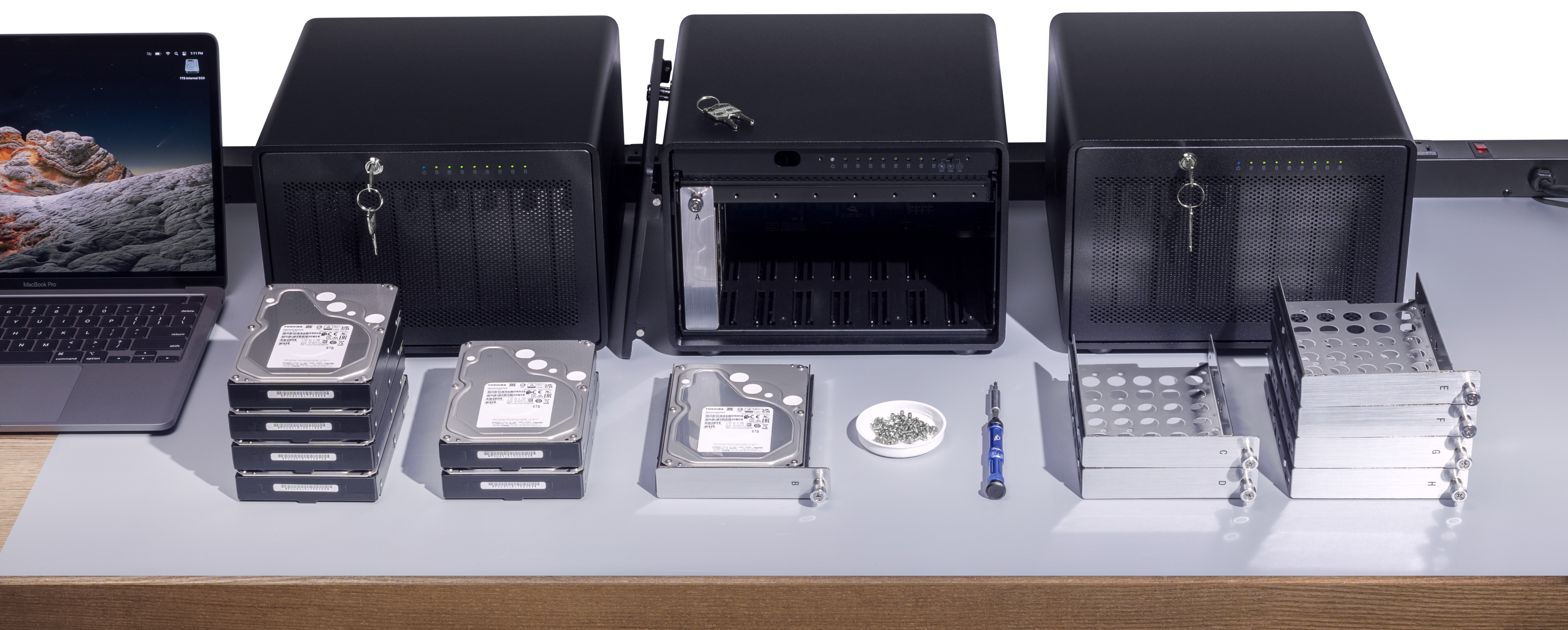 OWC ThunderBay 8 on test bench