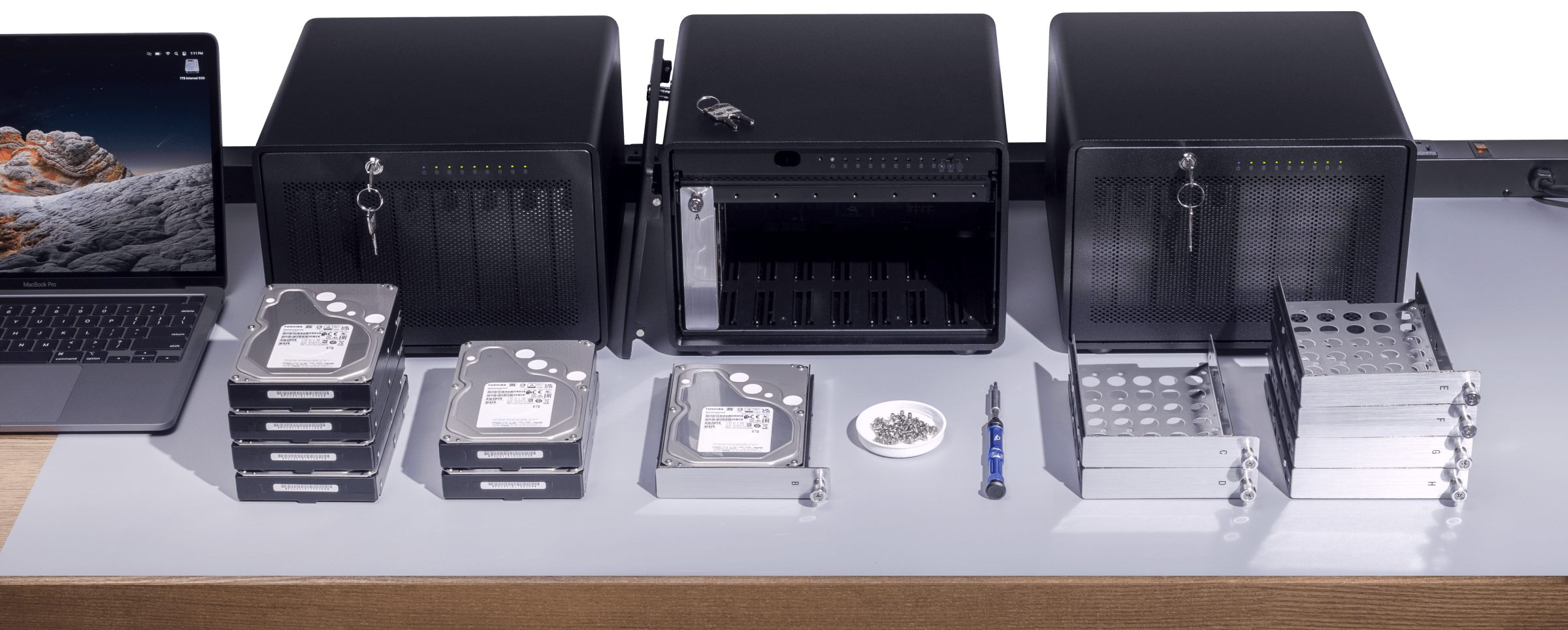 OWC ThunderBay 8 on test bench