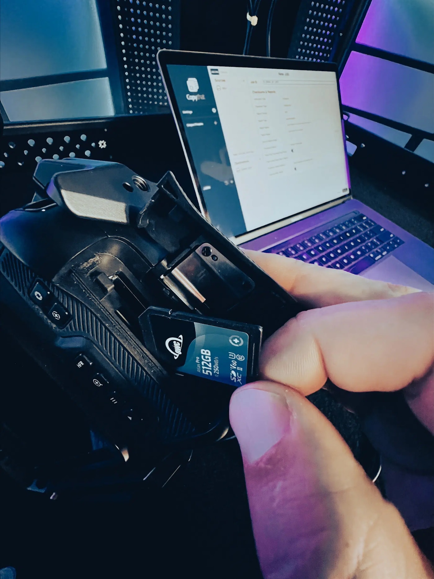 inserting atlas pro 512 gb R1250MB/S