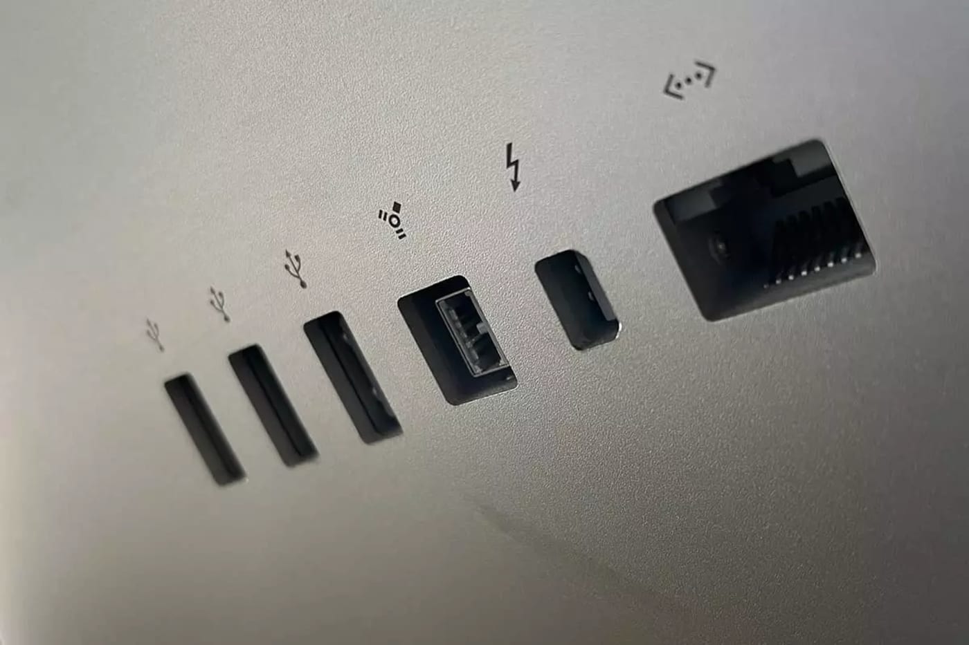 apple cinema display ports