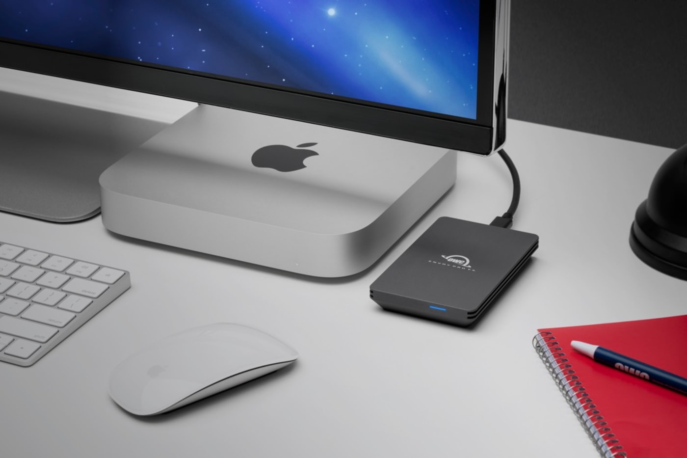OWC Envoy Pro FX lifestyle desktop