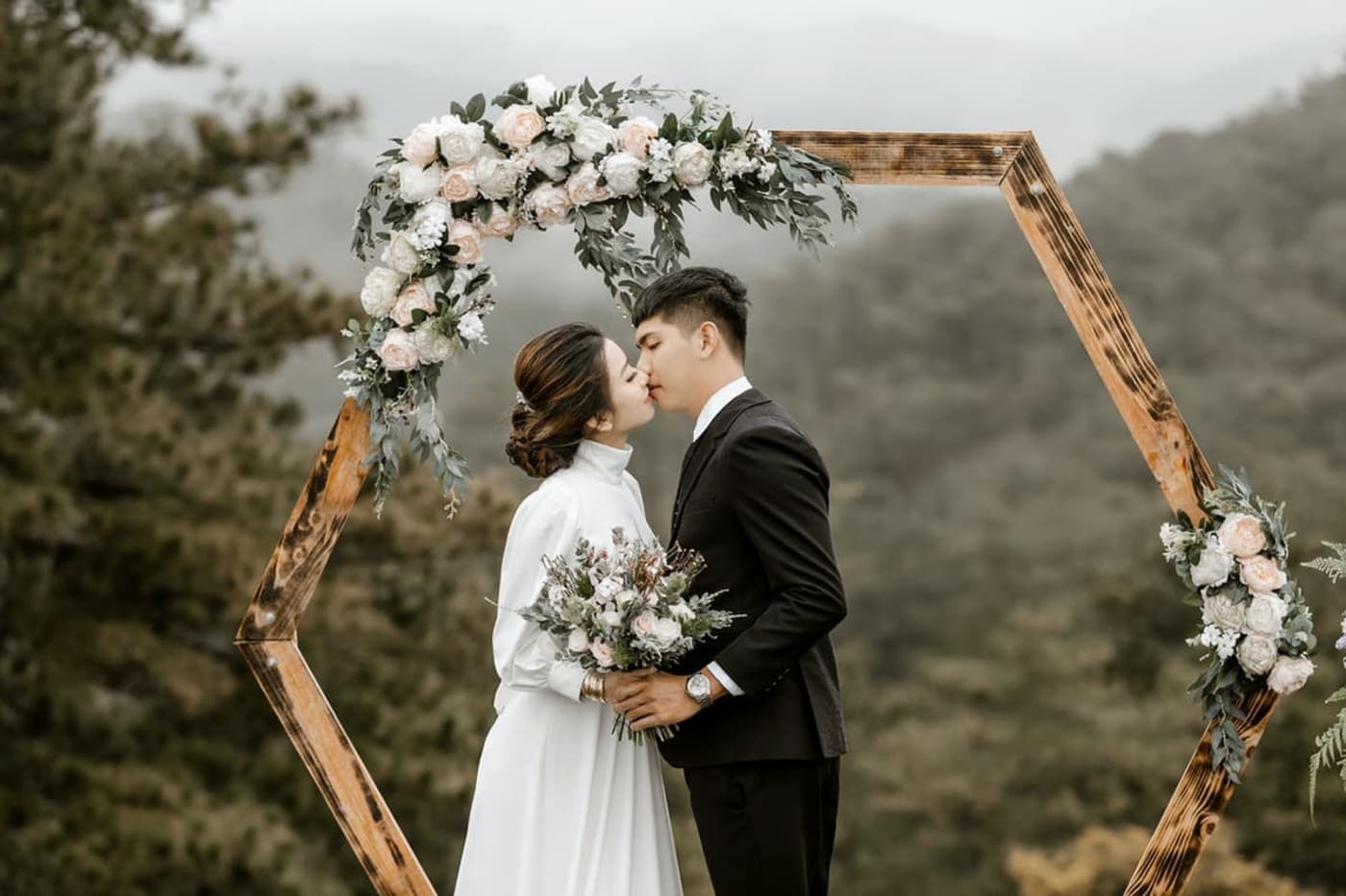 outdoor wedding couple kissing