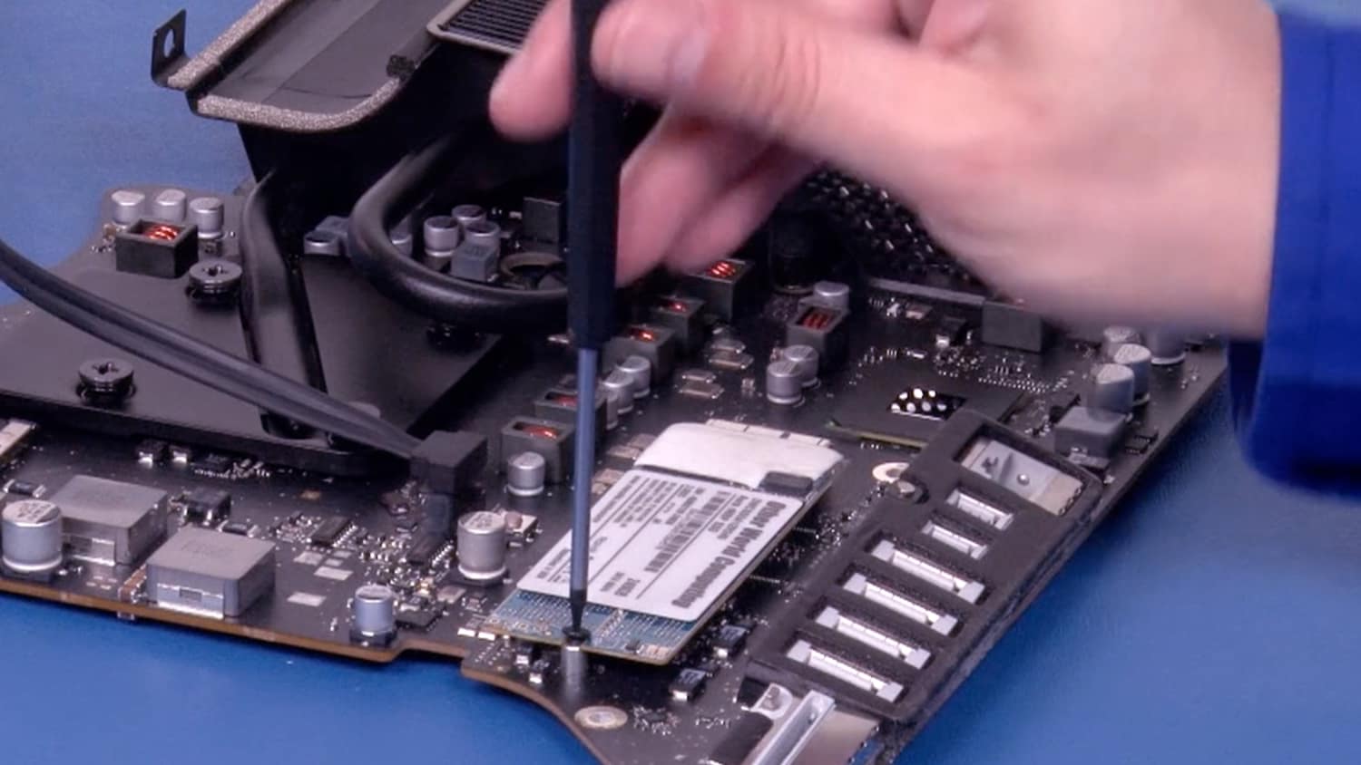 iMac 27 2020 : les SSD arrivent soudés 🆕