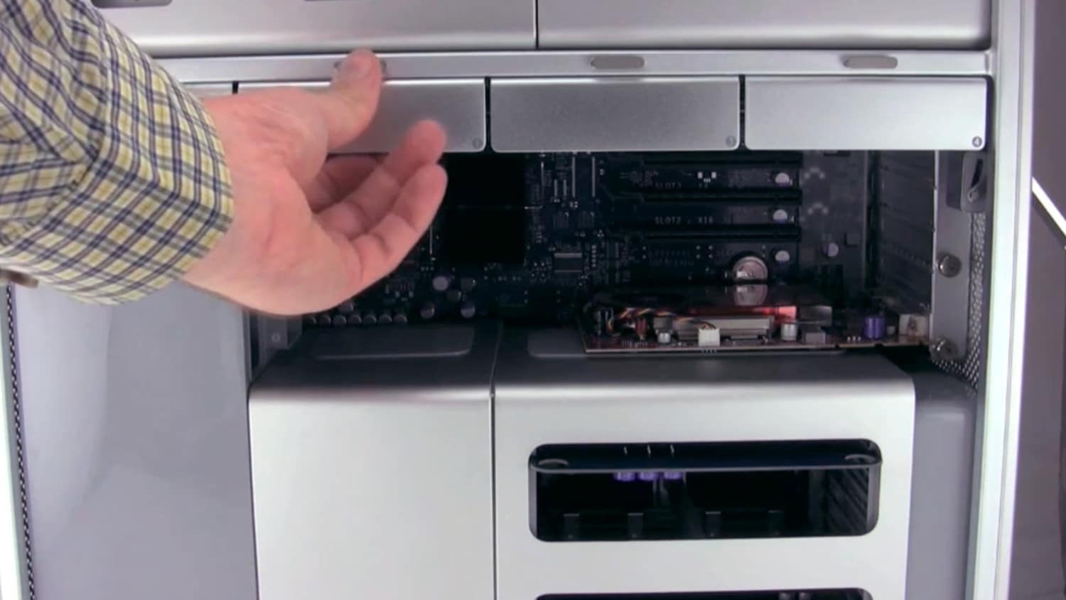 Apple Mac Pro (Early 2008)　SSD変更 MacPro Early 2008 修理（SSD＆HDD換装）【横浜関内店