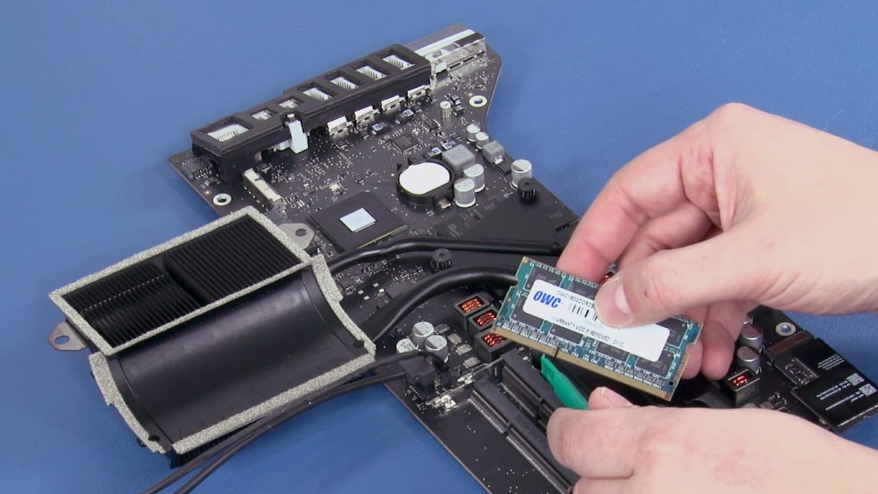 21.5" iMac (2012 - 2013) memory install video