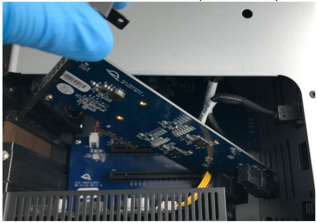 Installing the RAID/SAS card